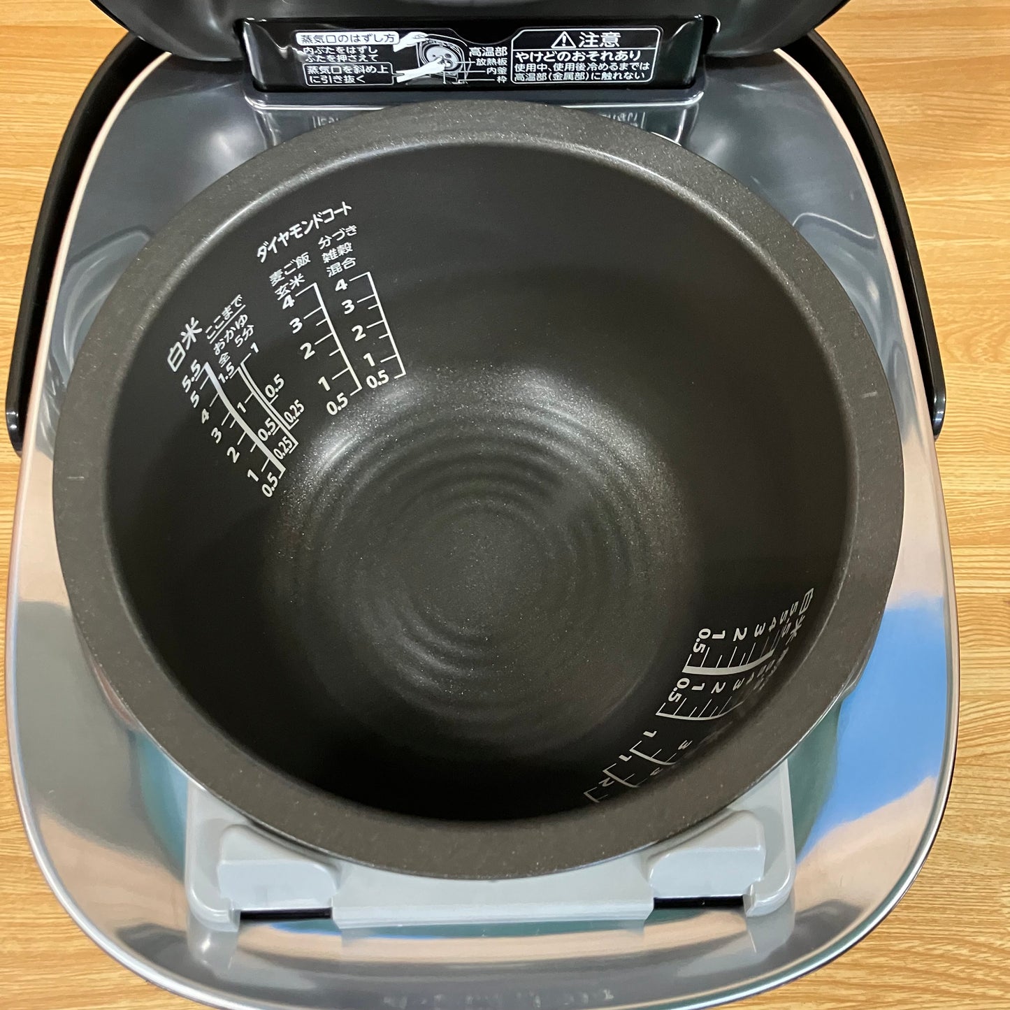 【極美品】炊飯器　TOSHIBA 東芝　炎匠炊き　2023年製　5.5合