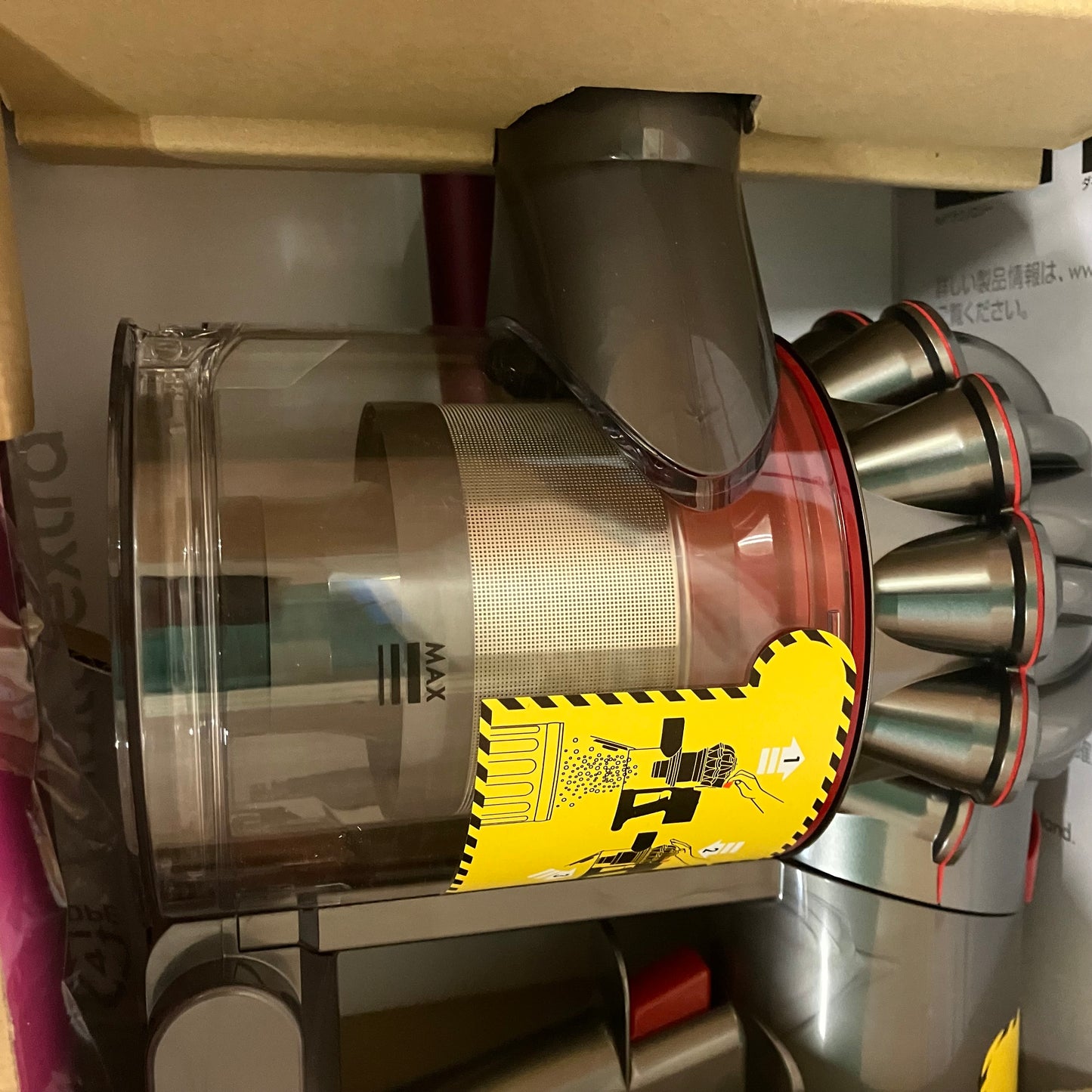 【極美品】掃除機　コードレスクリーナー　Dyson ダイソン　V8 Absolute Extra