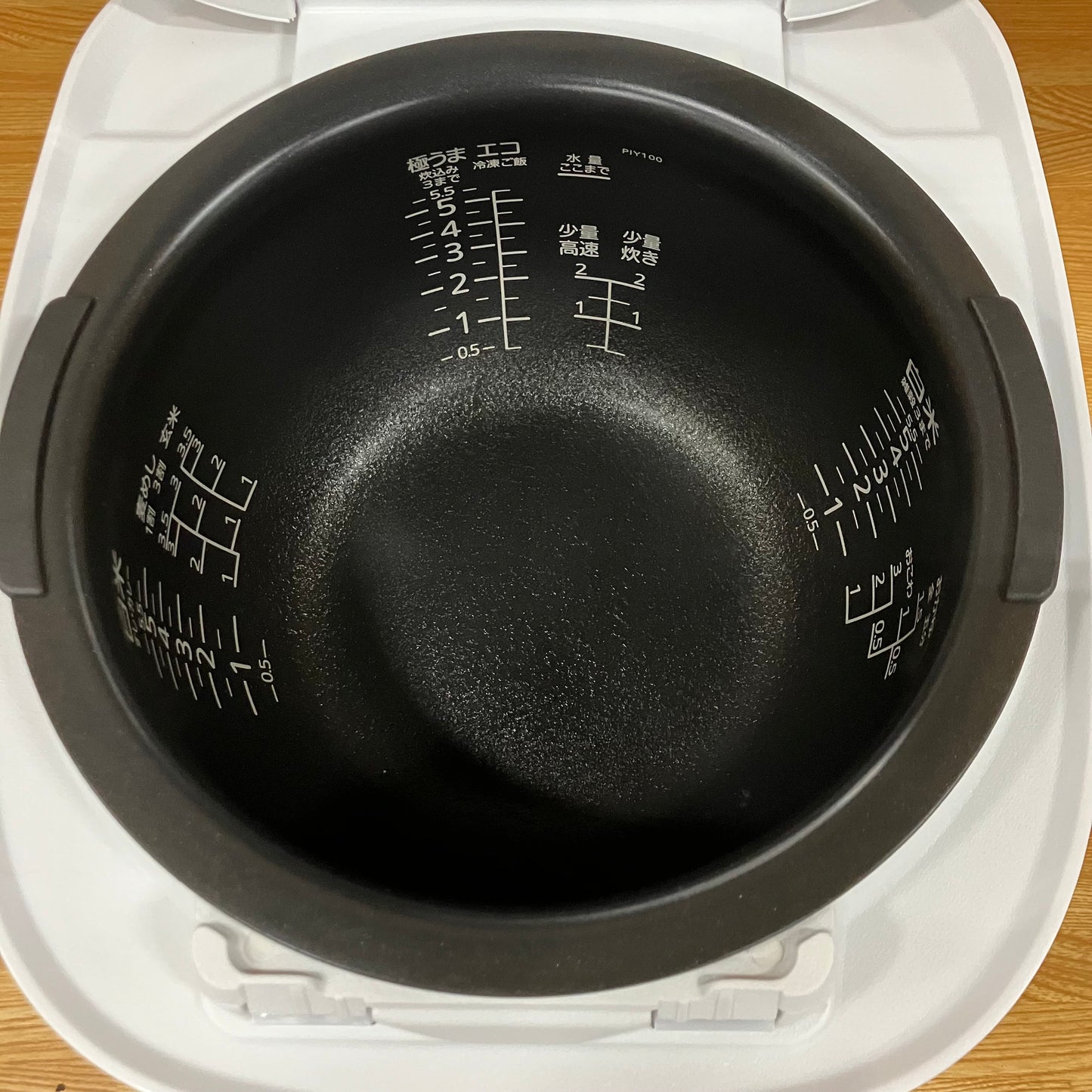 【極美品】炊飯器　TIGER タイガー　土鍋蓄熱コート釜　2023年製　5.5合