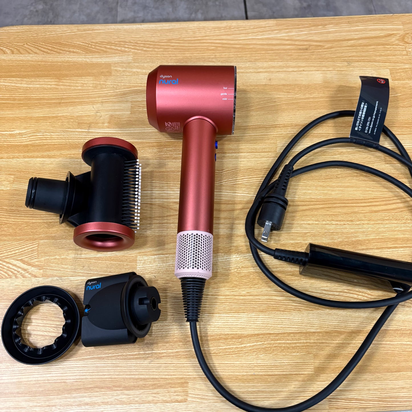 【美品】ヘアドライヤー　Dyson ダイソン　Supersonic Nural Shine HD16 シャンパンロゼ