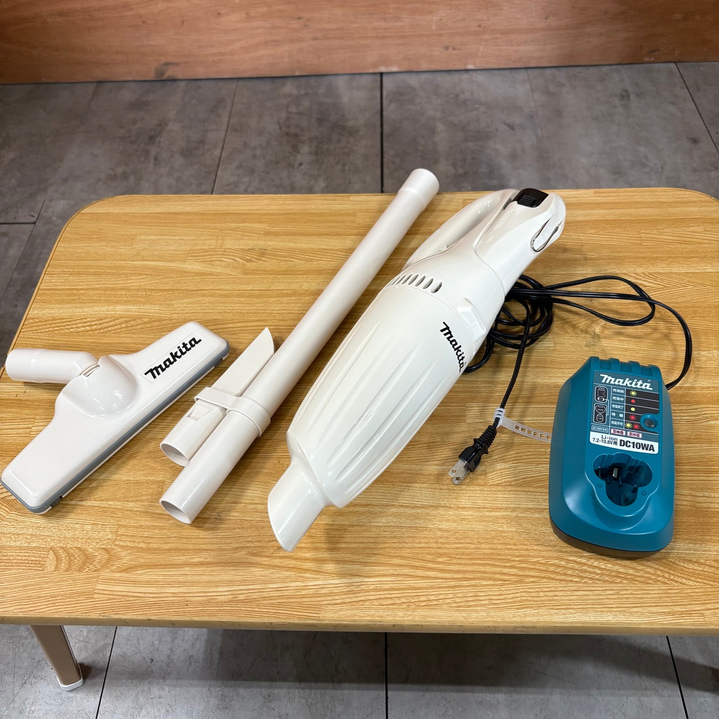【美品】掃除機　コードレスクリーナー　スティッククリーナー　Makita マキタ
