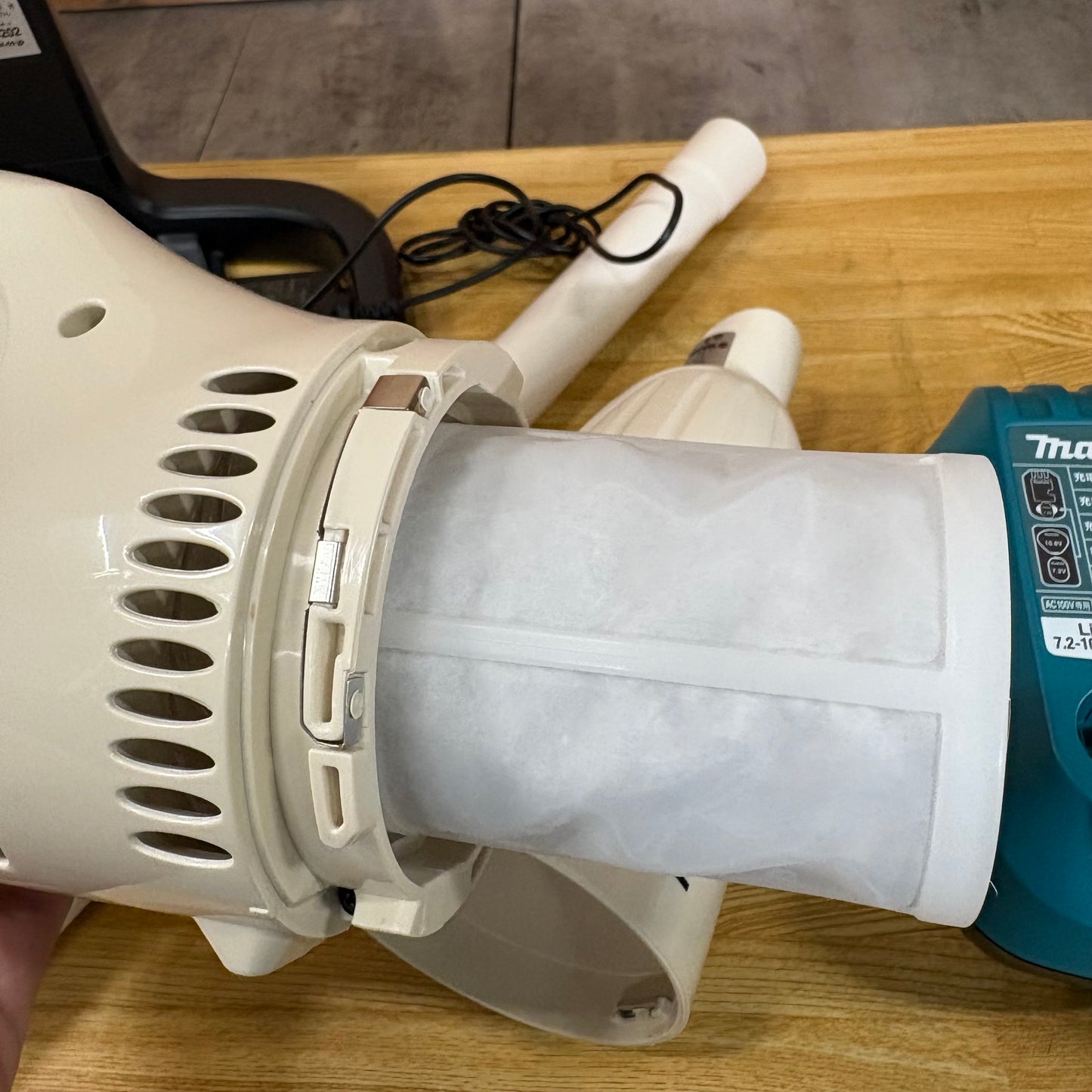 【美品】掃除機　コードレスクリーナー　スティッククリーナー　Makita マキタ