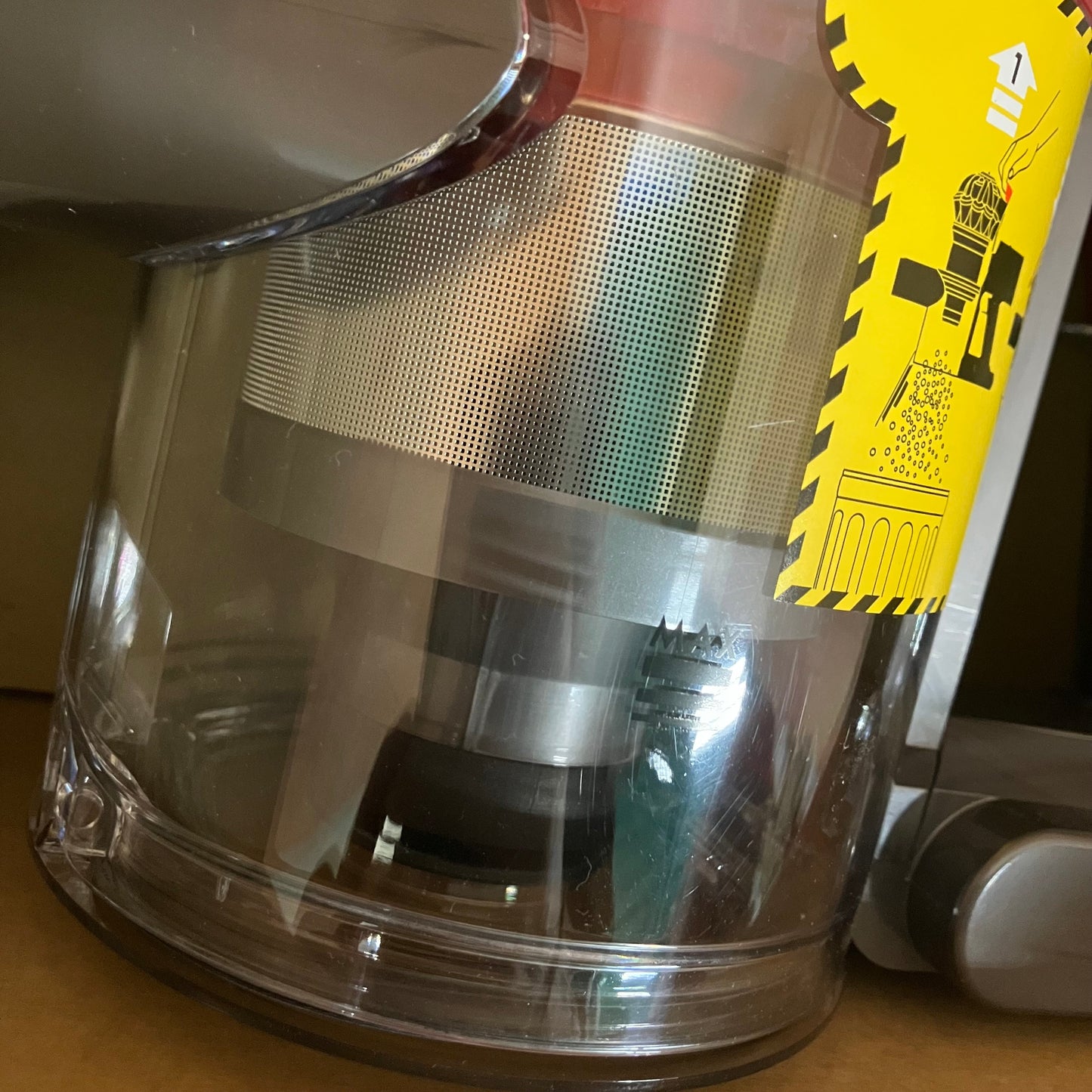 【極美品】掃除機　コードレスクリーナー　Dyson ダイソン　V8 Slim Fluffy