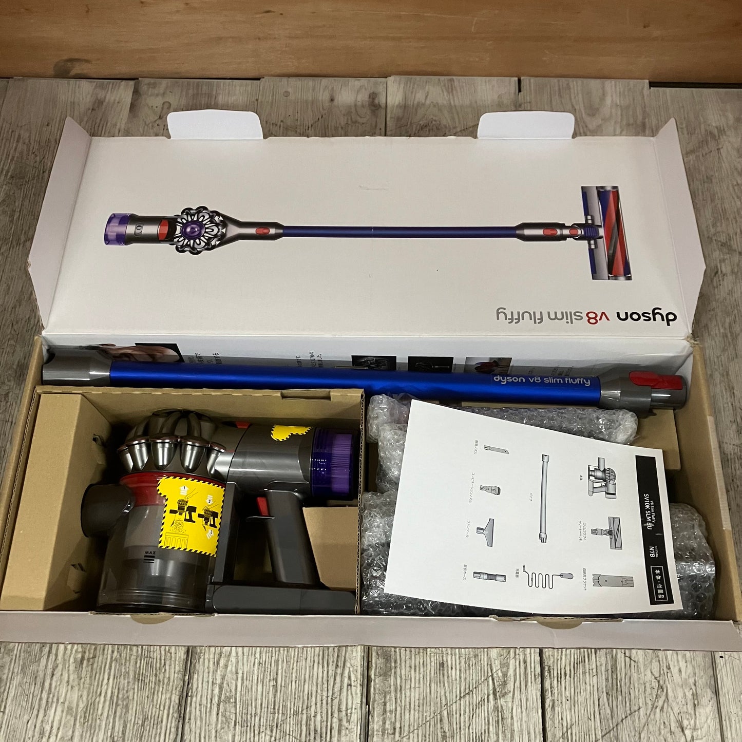 【極美品】掃除機　コードレスクリーナー　Dyson ダイソン　V8 Slim Fluffy