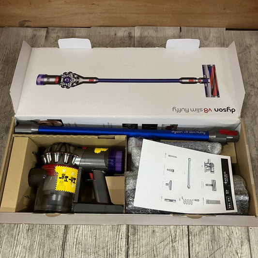【極美品】掃除機　コードレスクリーナー　Dyson ダイソン　V8 Slim Fluffy