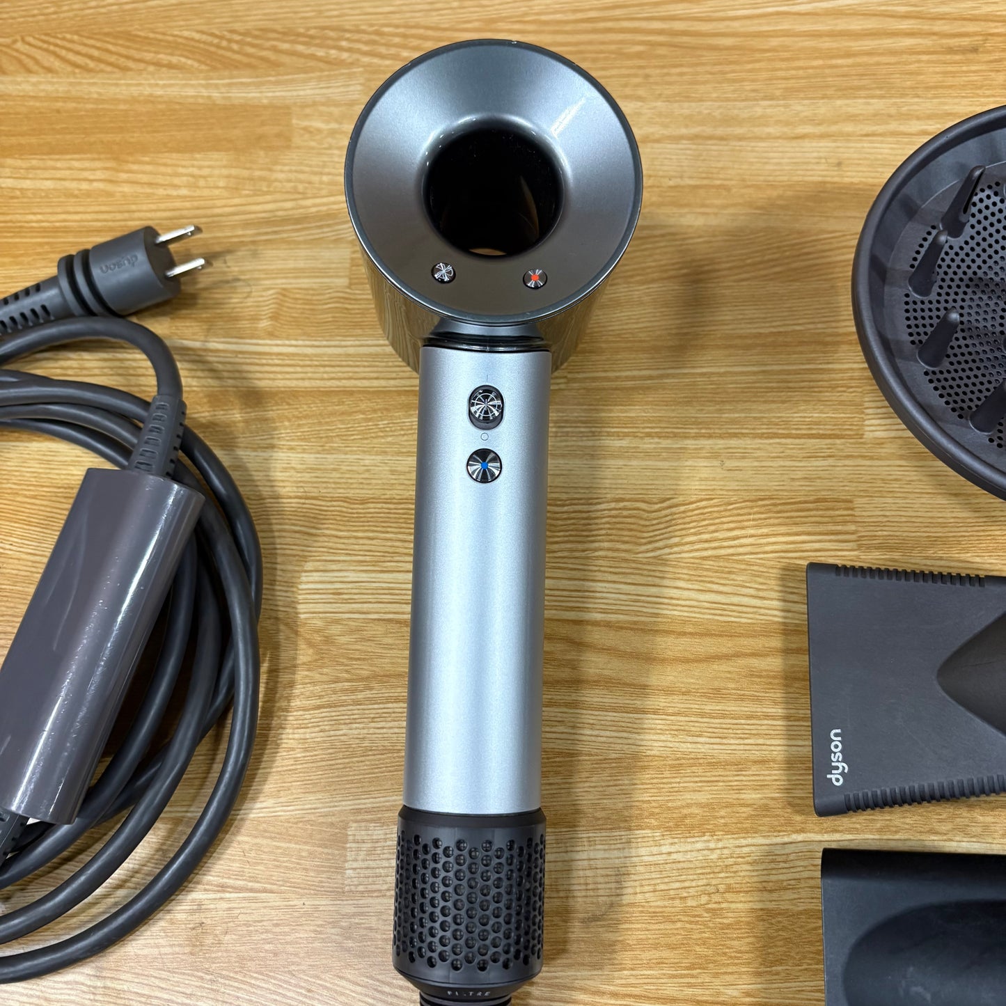 ヘアドライヤー　Dyson ダイソン　Supersonic professional HD12