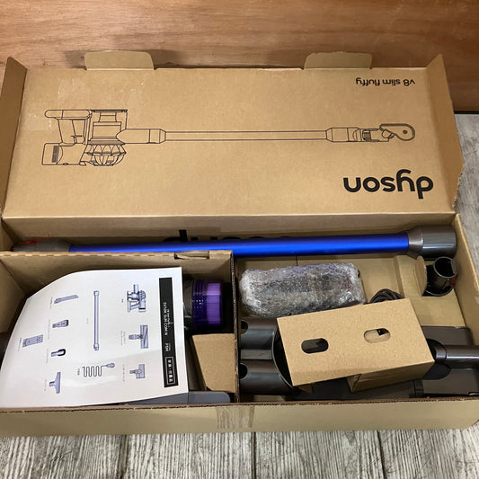 【極美品】掃除機　コードレスクリーナー　Dyson ダイソン　V8 Slim Fluffy+