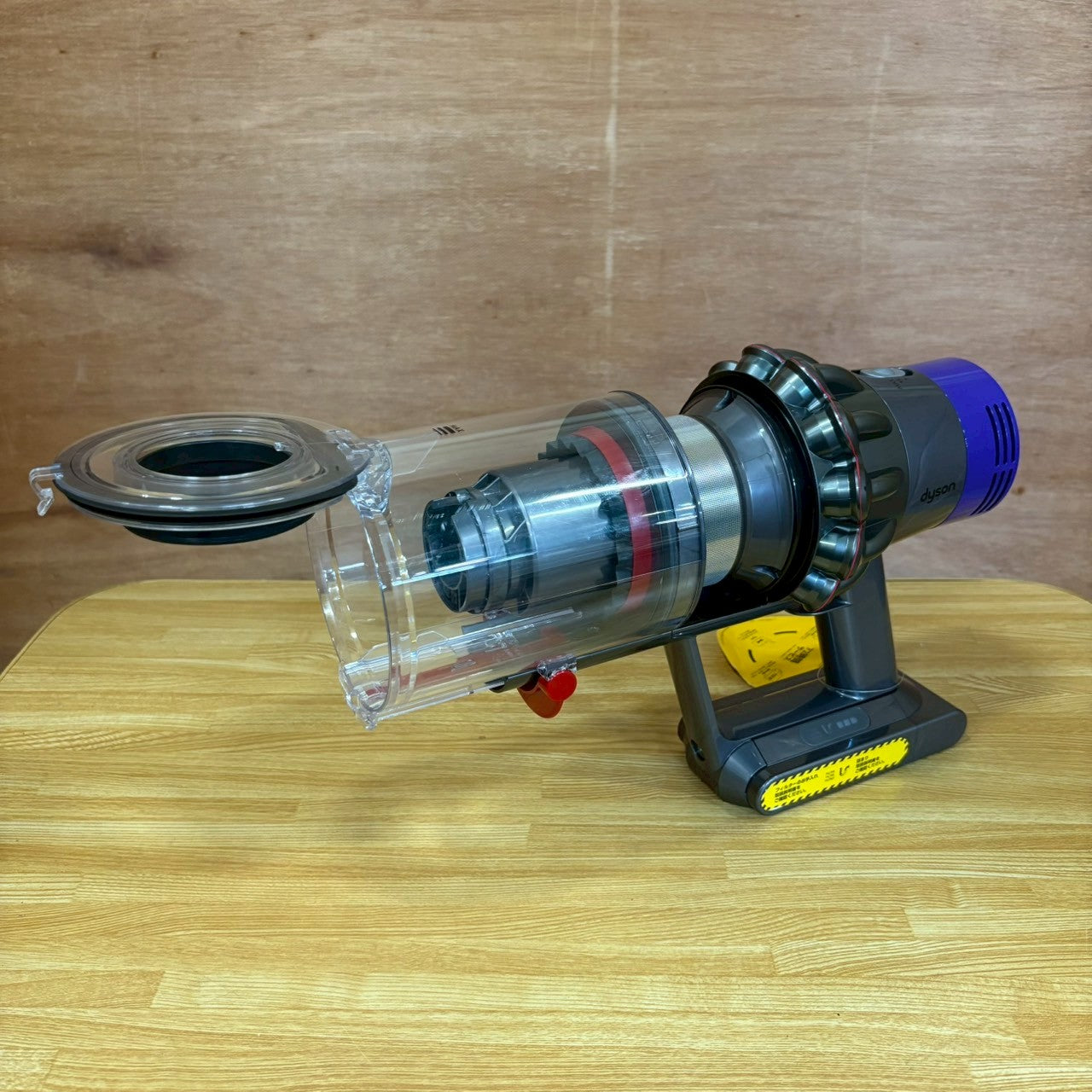 【極美品】掃除機　コードレスクリーナー　Dyson ダイソン　SV12