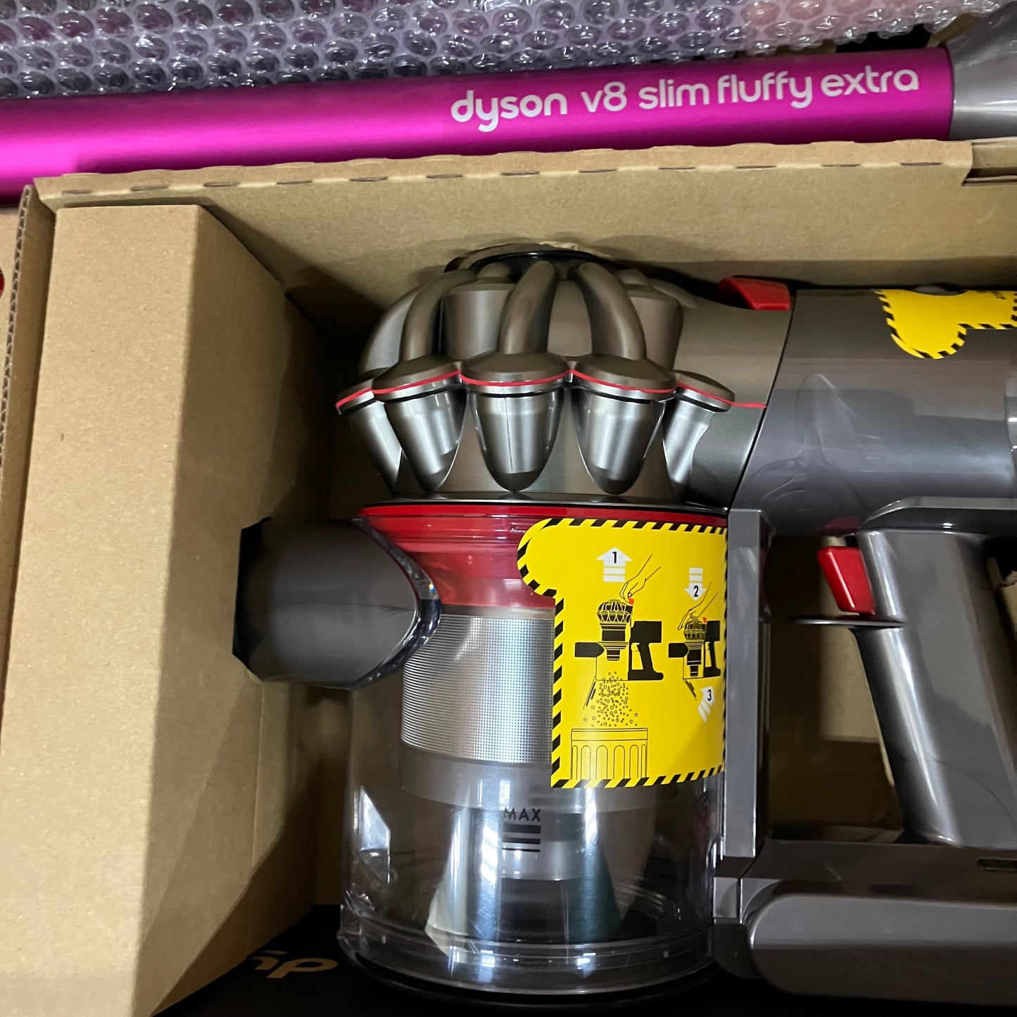 【極美品】掃除機　コードレスクリーナー　Dyson ダイソン　V8 Slim Fluffy Extra