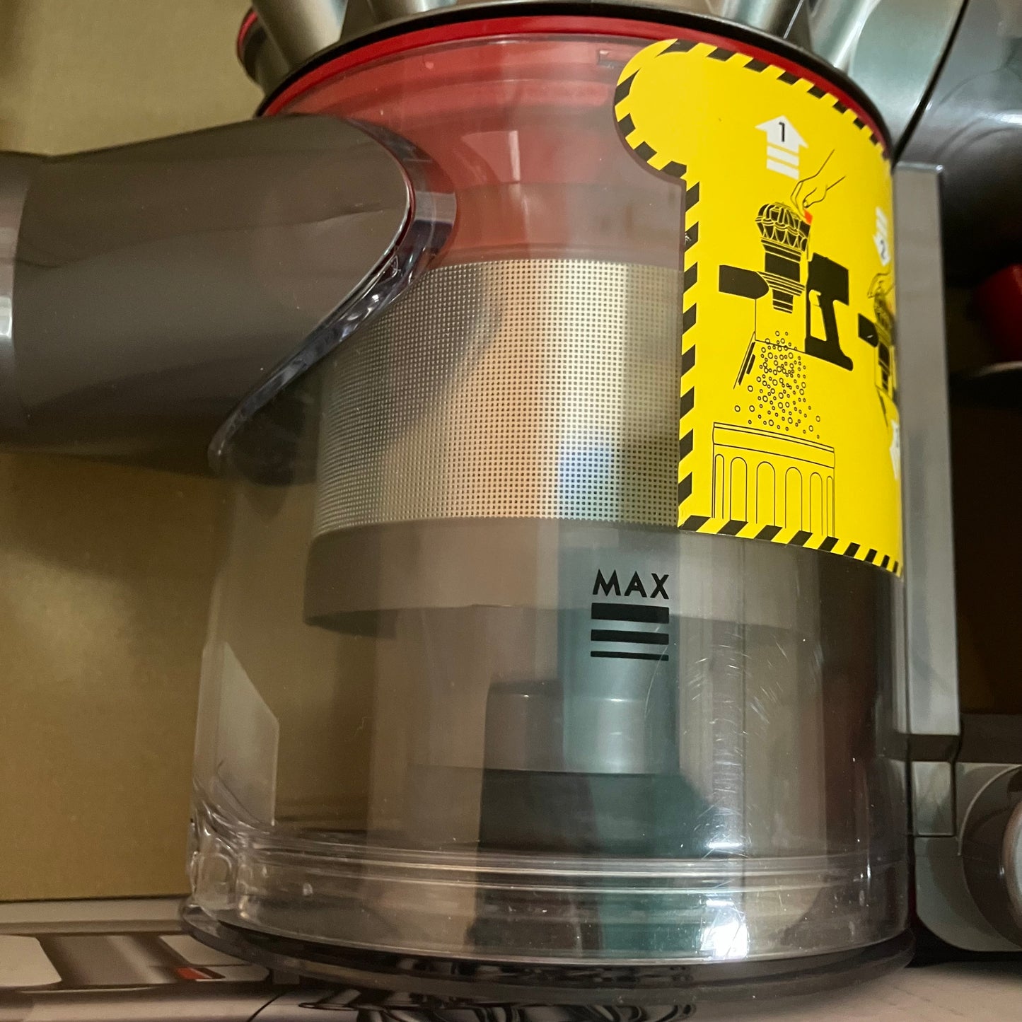 【極美品】掃除機　コードレスクリーナー　Dyson ダイソン　V8 Slim Fluffy+