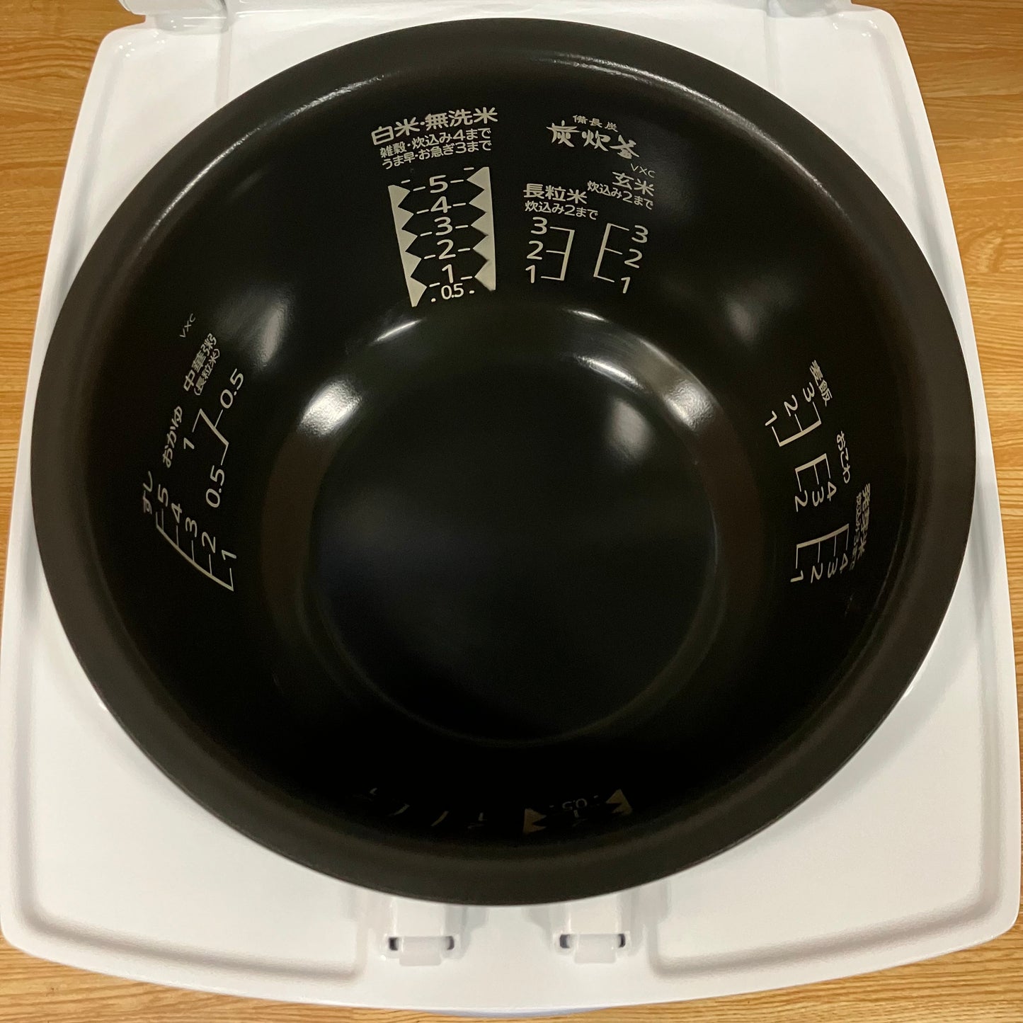 【極美品】炊飯器　MITSUBISHI 三菱電機　炭炊釜　2022年製　5.5合