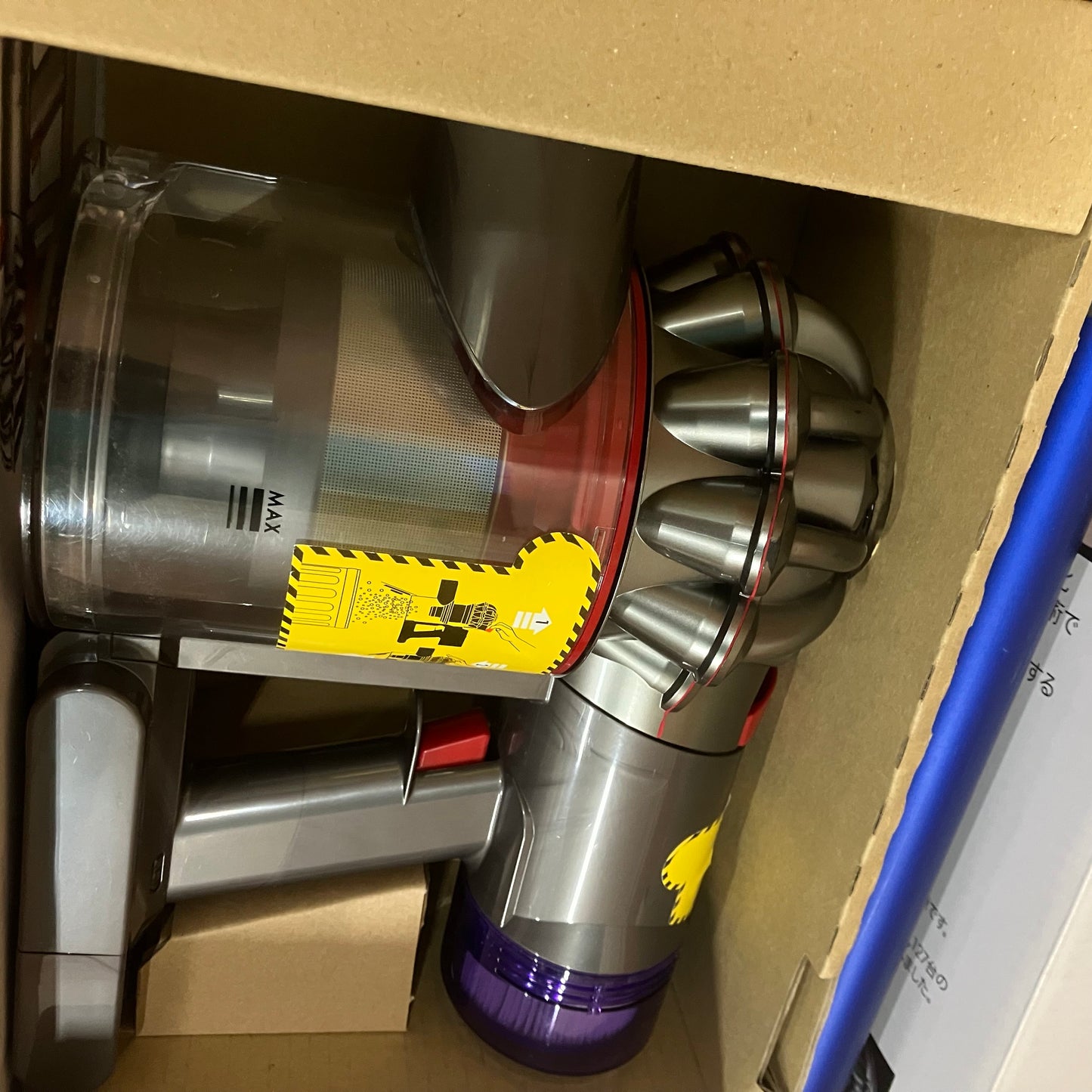 【極美品】掃除機　コードレスクリーナー　Dyson ダイソン　V8 Slim Fluffy