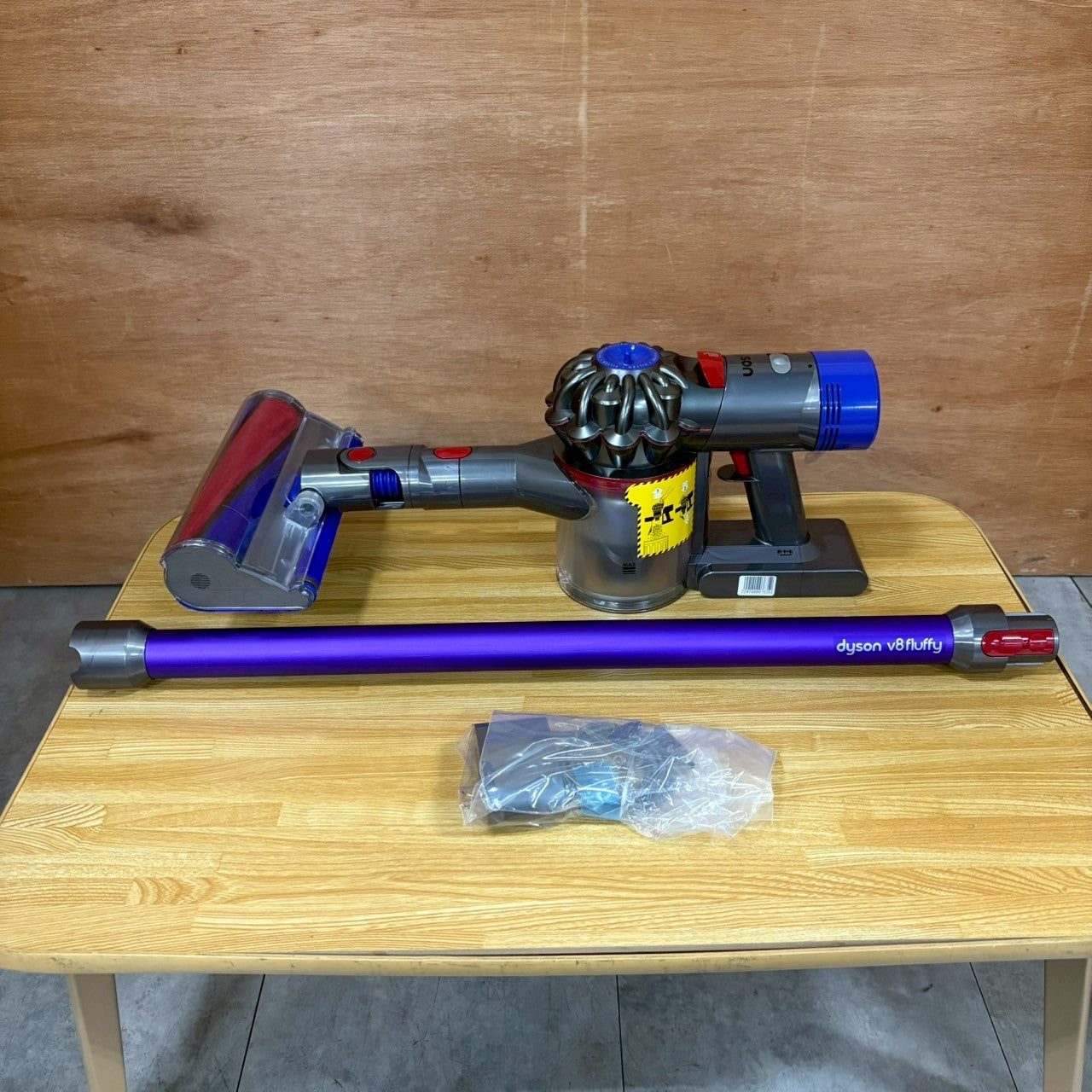 【美品】掃除機　コードレスクリーナー　Dyson ダイソン　SV10 V8 Fluffy