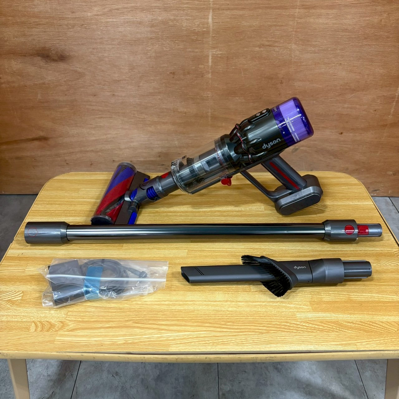 【極美品】掃除機　コードレスクリーナー　Dyson ダイソン　SV21 micro