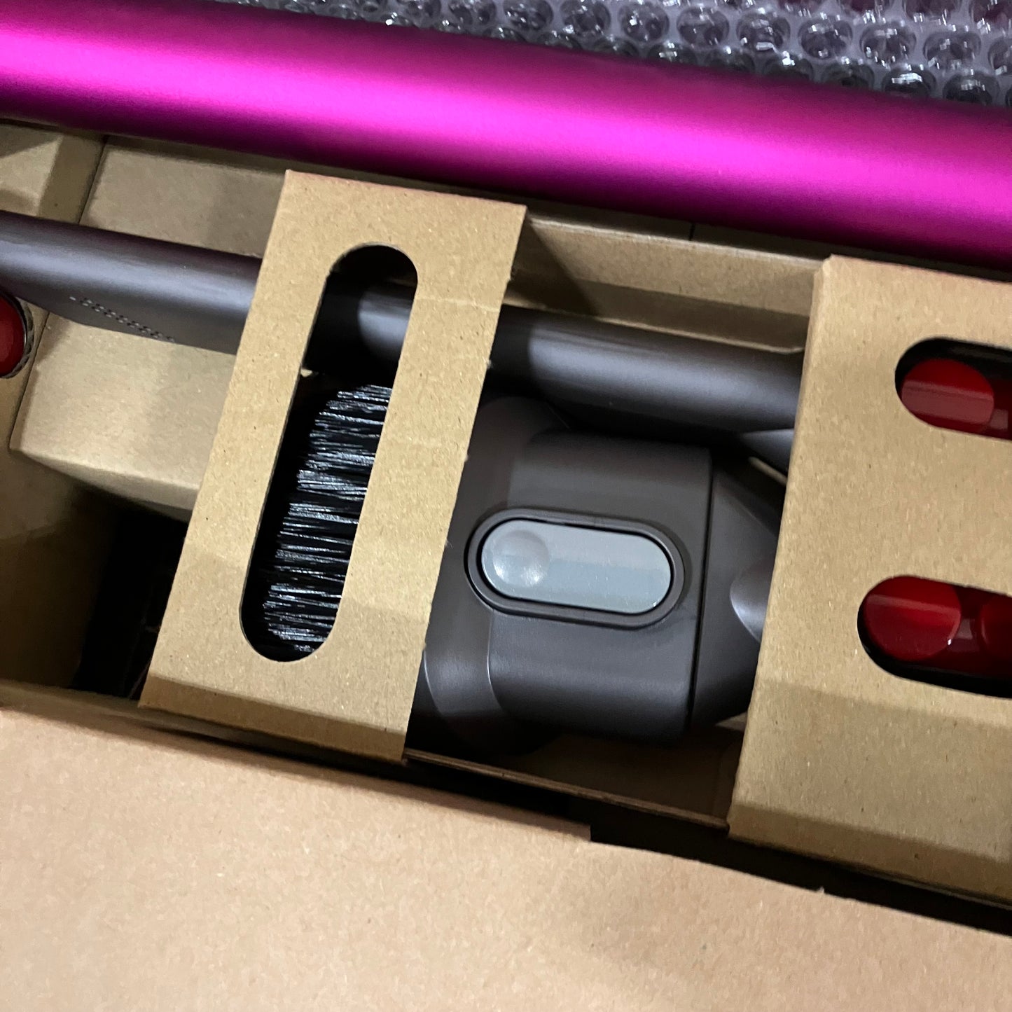 【極美品】掃除機　コードレスクリーナー　Dyson ダイソン　V8 Slim Fluffy Extra
