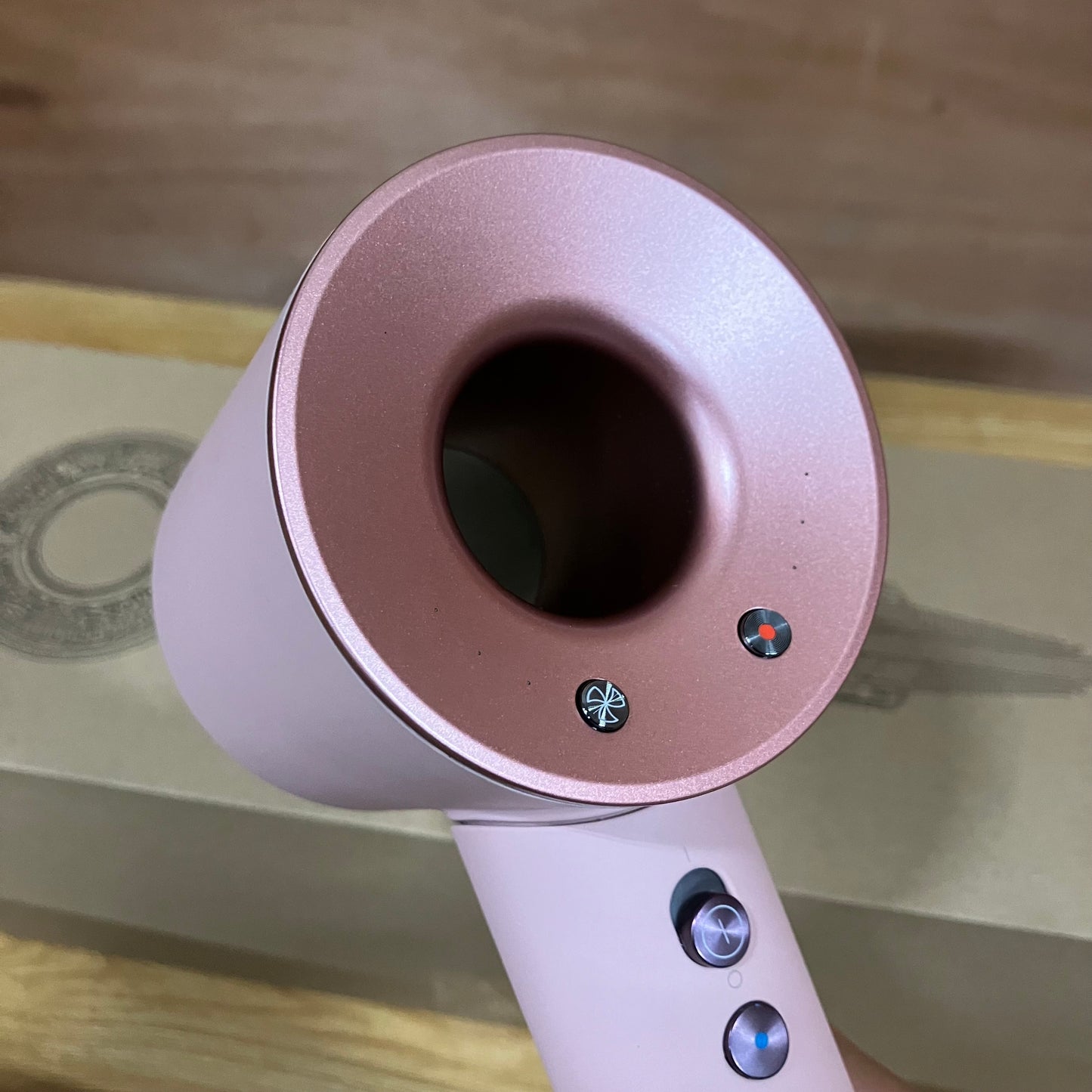 【新古品】ヘアドライヤー　Dyson ダイソン
