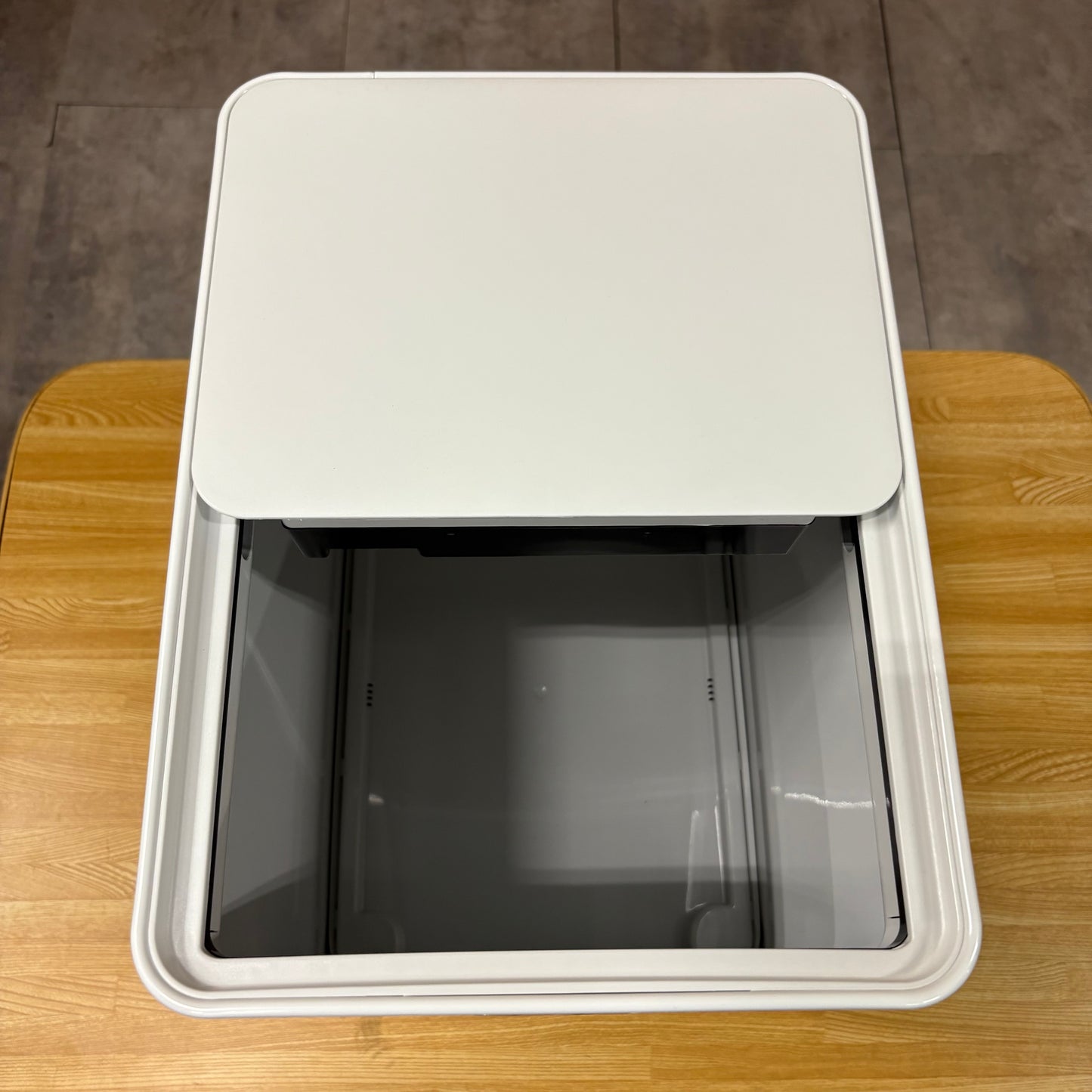 スマートダストボックス　ゴミ箱　オゾン機能　A-Stage エーステージ　Re•De Bin  2024年製