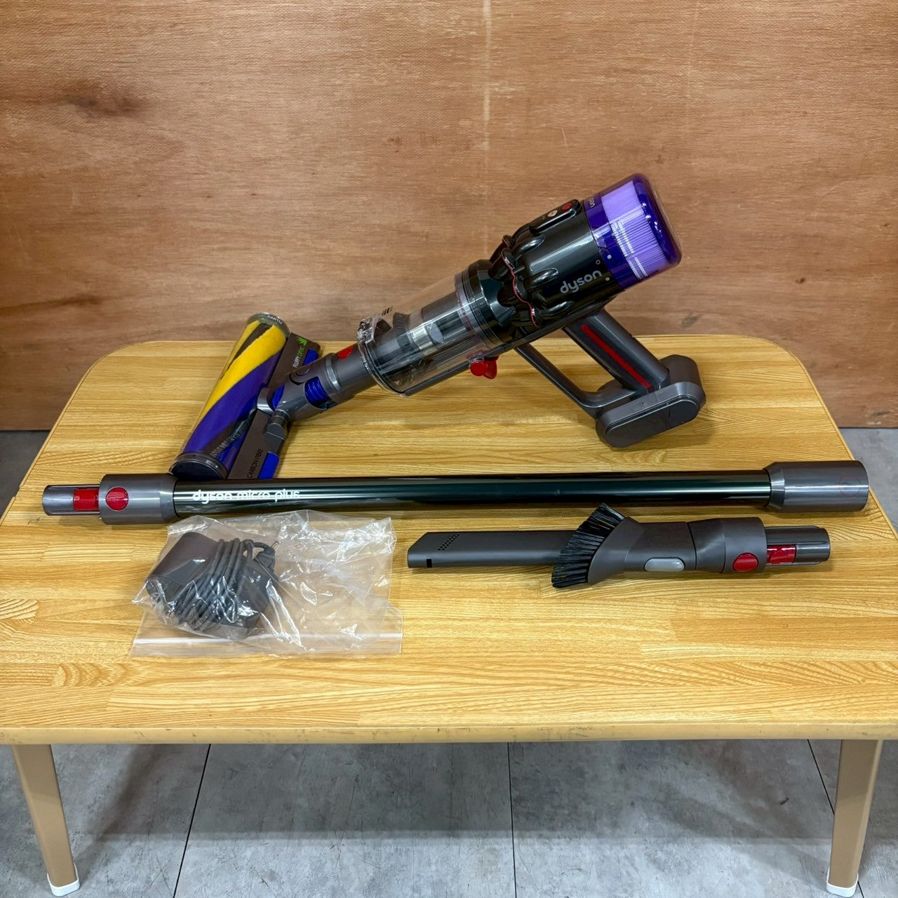 【極美品】掃除機　コードレスクリーナー　Dyson ダイソン　SV33 micro plus