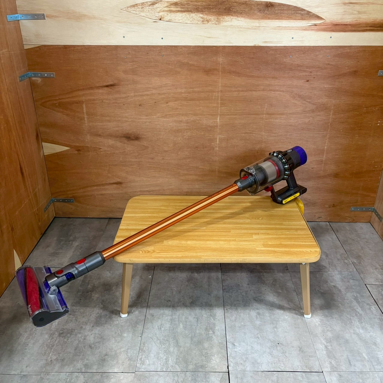 【極美品】掃除機　コードレスクリーナー　Dyson ダイソン　SV12