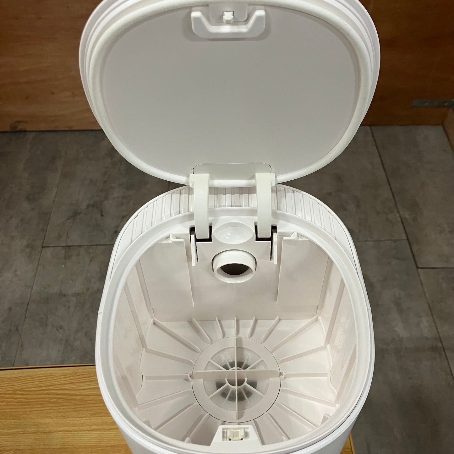 【極美品】ロボット掃除機　ECOVACS DEEBOT N8+  2021年製