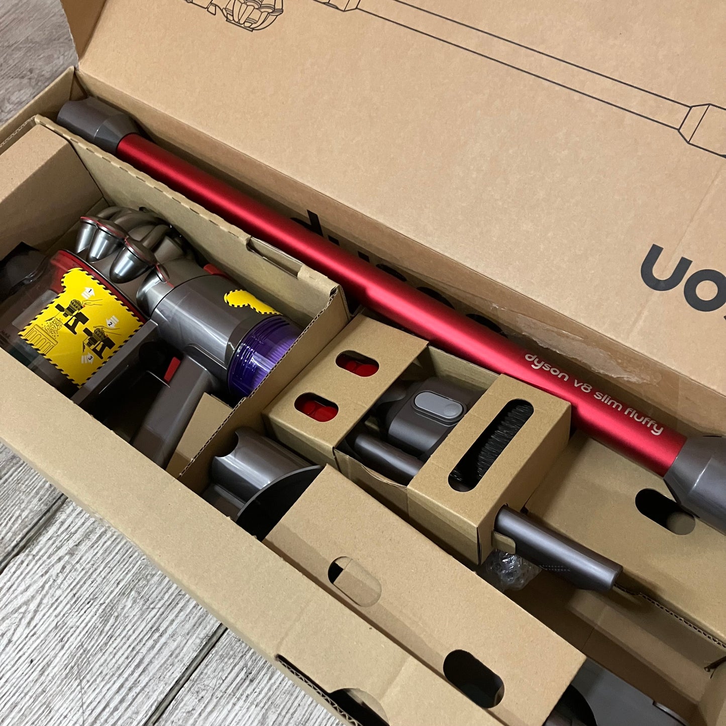 【極美品】掃除機　コードレスクリーナー　Dyson ダイソン　V8 Slim Fluffy