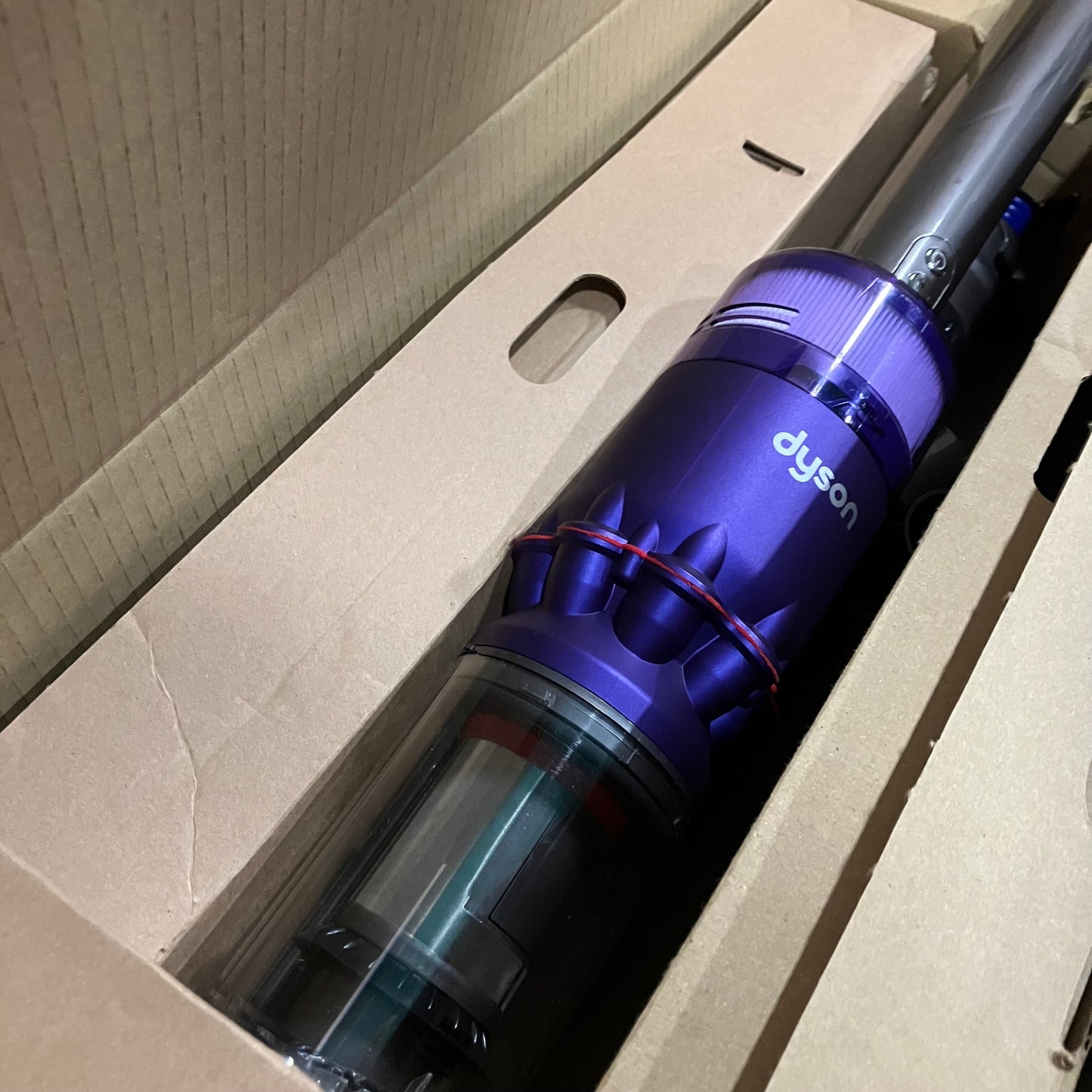 【極美品】掃除機　コードレスクリーナー　Dyson ダイソン　SV19 OF N