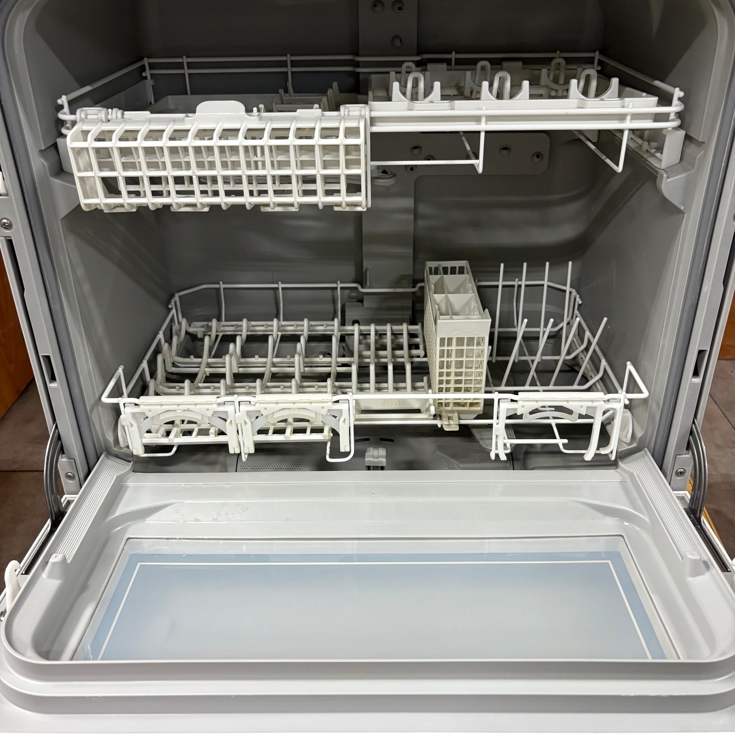 食器洗い乾燥機　Panasonic パナソニック　2022年製　食器40点